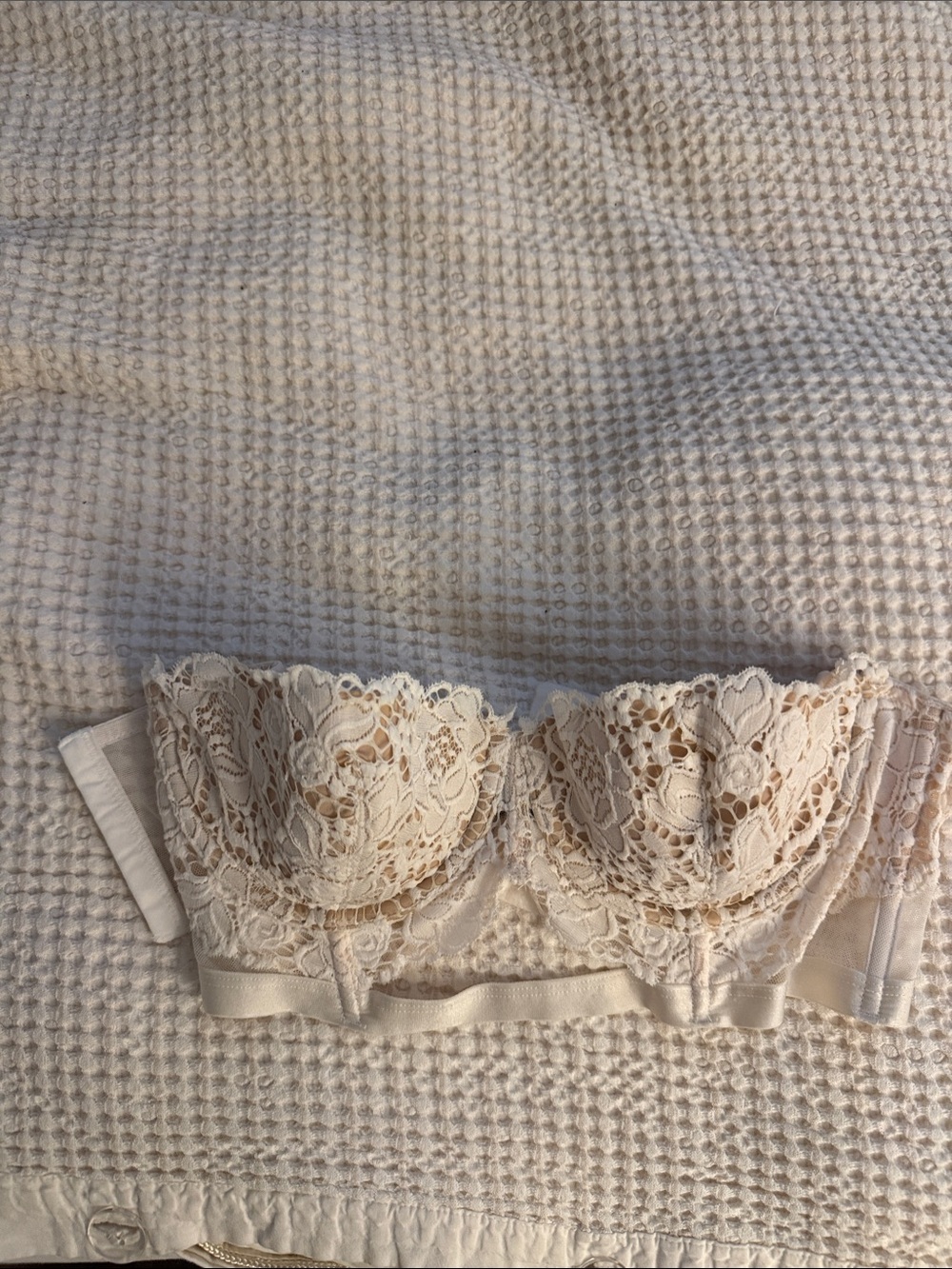 Victoria's Secret Cream Lace Strapless Balconette Bra